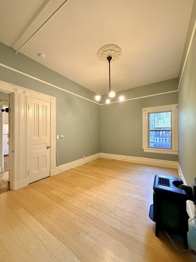 Building Photo - 2536 Sutter St