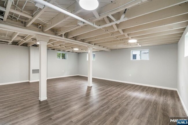 Building Photo - 181 5th St