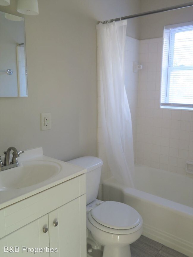 Building Photo - 2324-2326 Lyon St