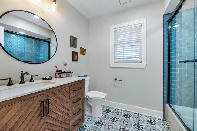 Building Photo - 1021 W Encanto Blvd