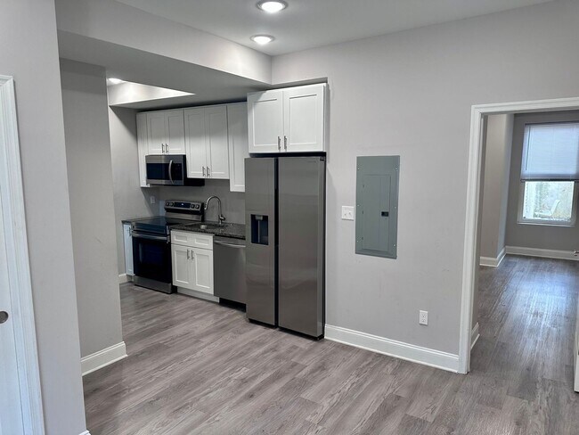 Building Photo - 1530 N Sydenham St