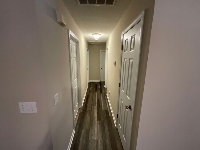 Building Photo - Ready to View! Updated 3/2 Home High Point...