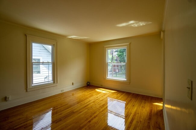 Building Photo - Spacious Single Family Home Available 8/1/26