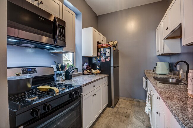 Building Photo - 844 Oak St