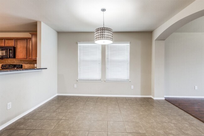 Building Photo - 1101 Rainer Dr