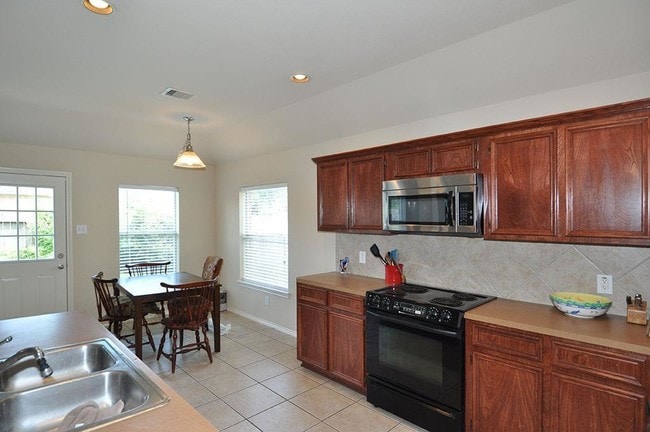 Building Photo - 22852 Lantern Hills Dr