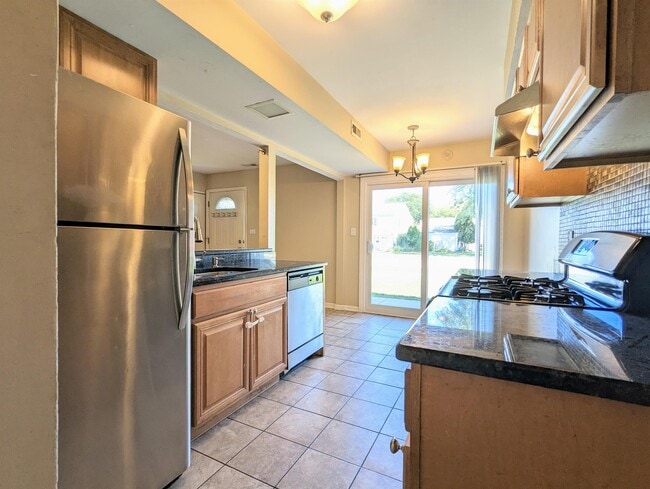 Building Photo - 334 Marcia Ct