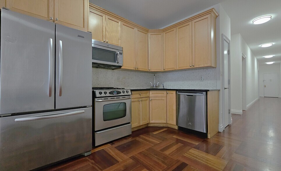 Building Photo - 611 W 137th St