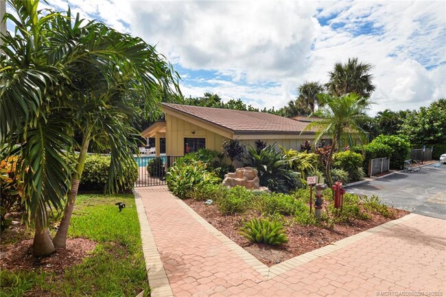 Building Photo - 10310 S Ocean Dr