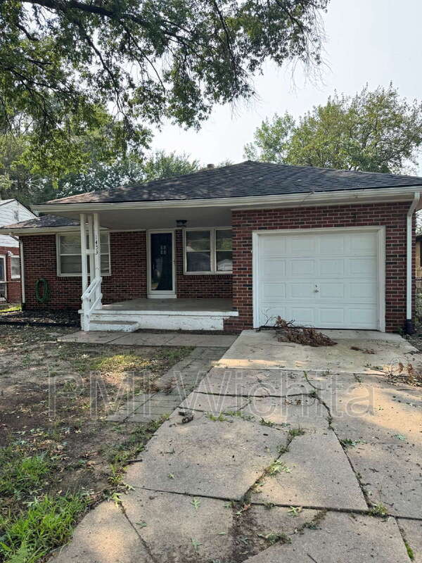 Building Photo - 1453 N Old Manor Rd