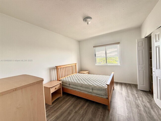 Building Photo - 3500 Coral Wy