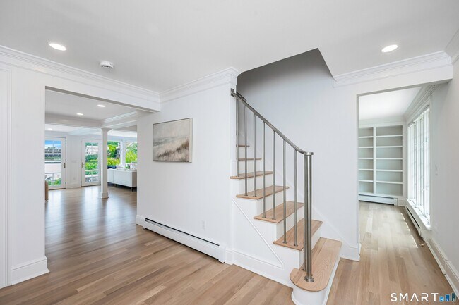 Building Photo - 81 Roton Ave