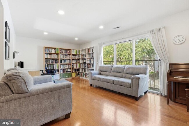 Building Photo - 3695 Persimmon Cir
