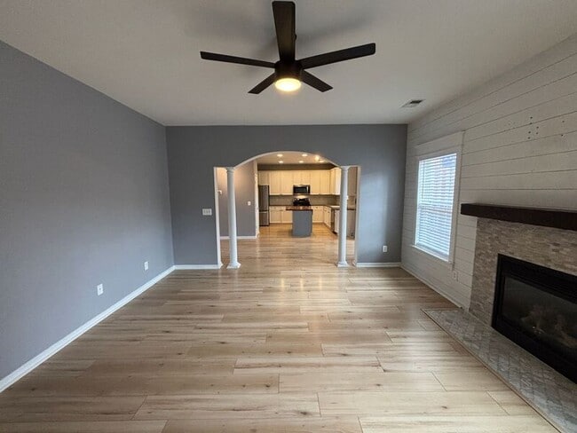 Building Photo - 112 Salinas Ct