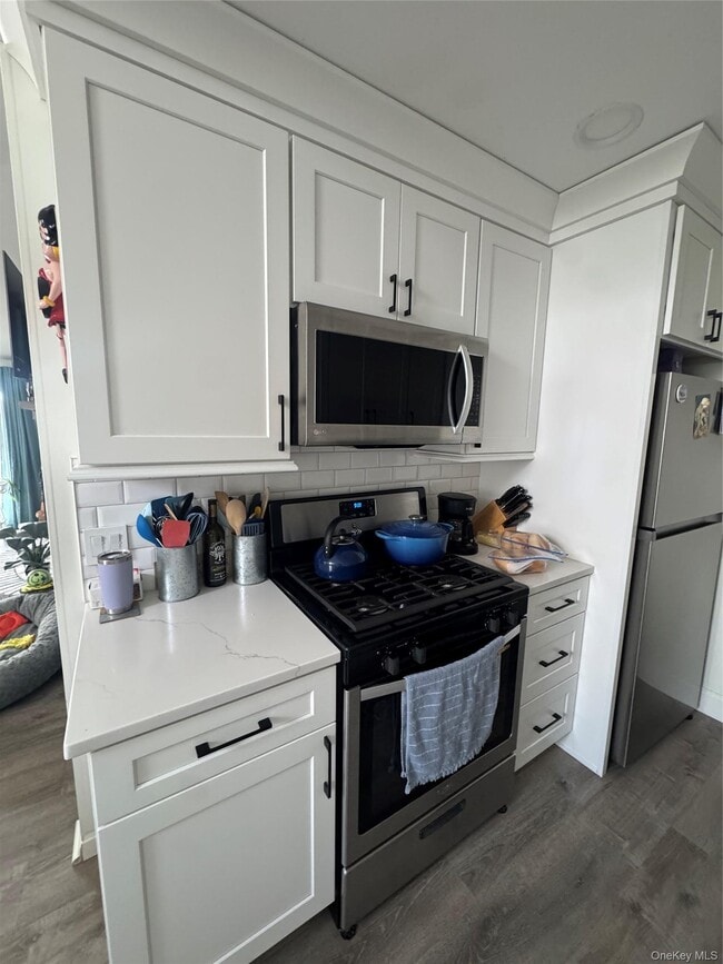 Building Photo - 17 The Knolls