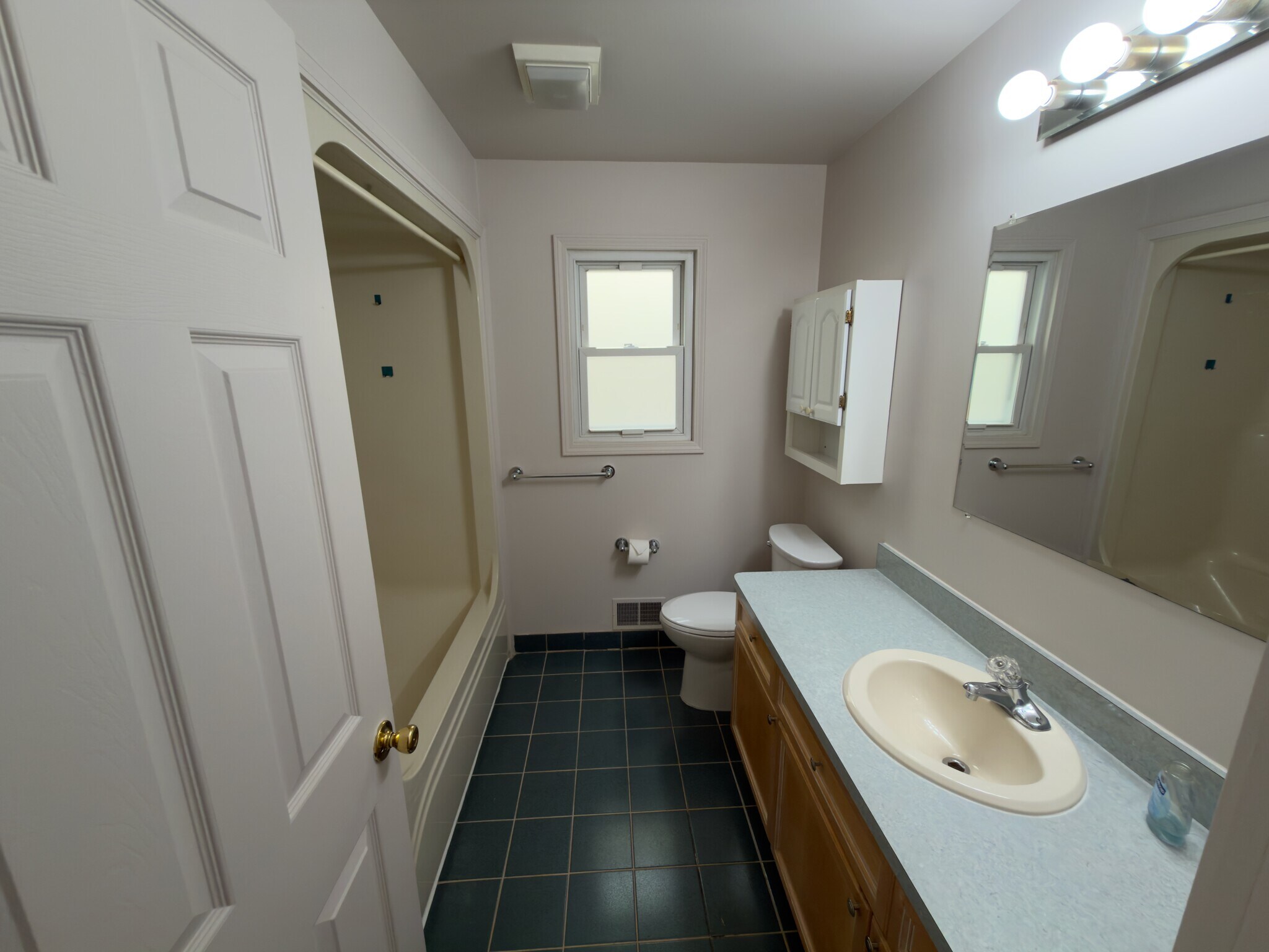 Building Photo - 846 Beaconsfield Ave