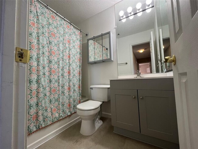 Building Photo - 2932 Donnell Dr