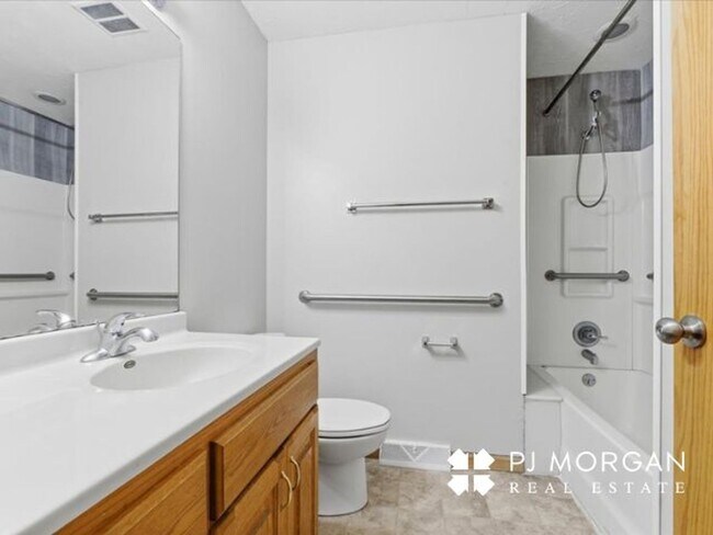 Building Photo - 9524-9526