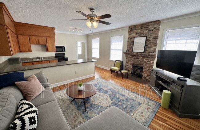 Building Photo - 1004 Belleview St