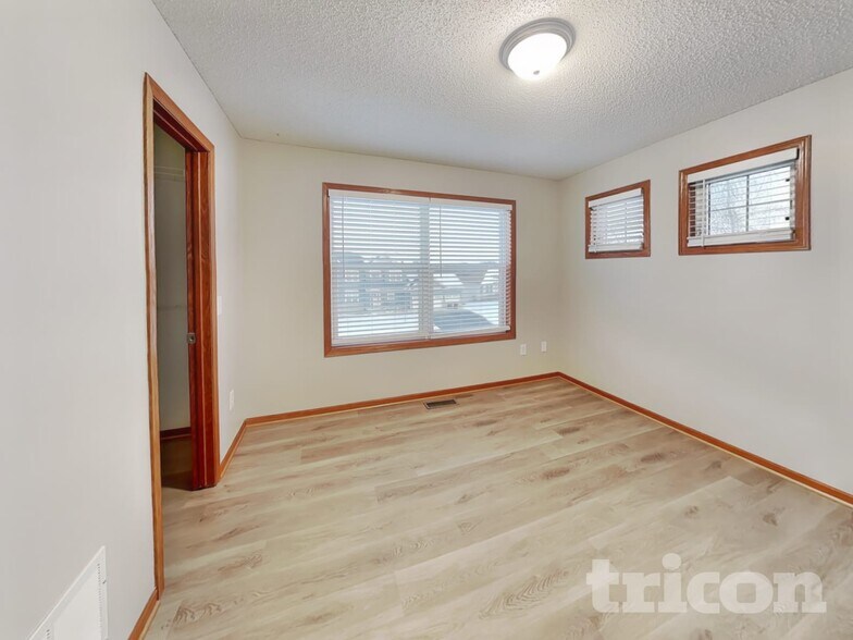 Building Photo - 2248 Longhorn Ln