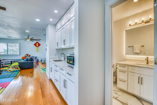 Building Photo - 6205 Brisa Del Mar Dr
