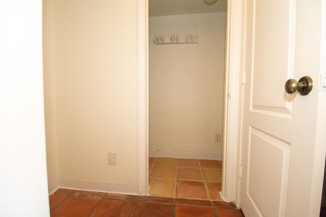 Building Photo - 3643 N Mills Ave