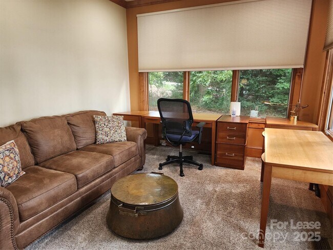 Building Photo - 16946 Belle Isle Dr
