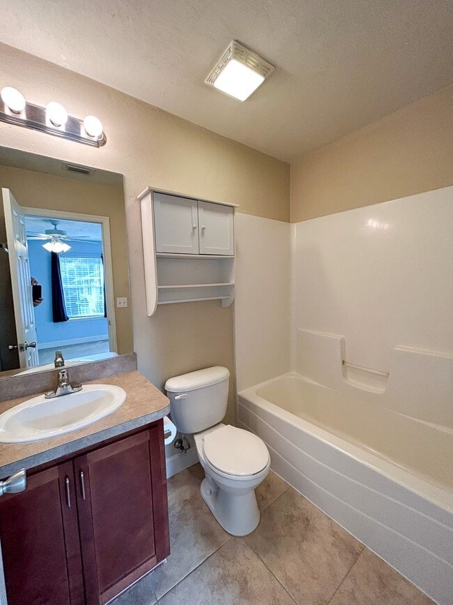 Building Photo - Woods Edge South #130