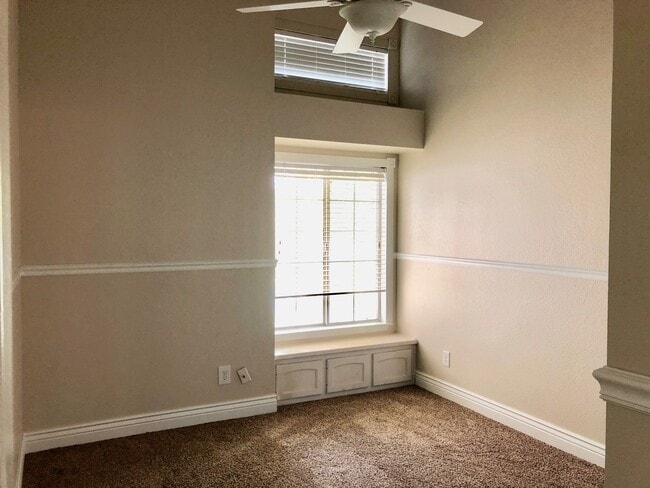 Building Photo - $2,295- Maple & Shepherd 3 Bedroom  - E. J...