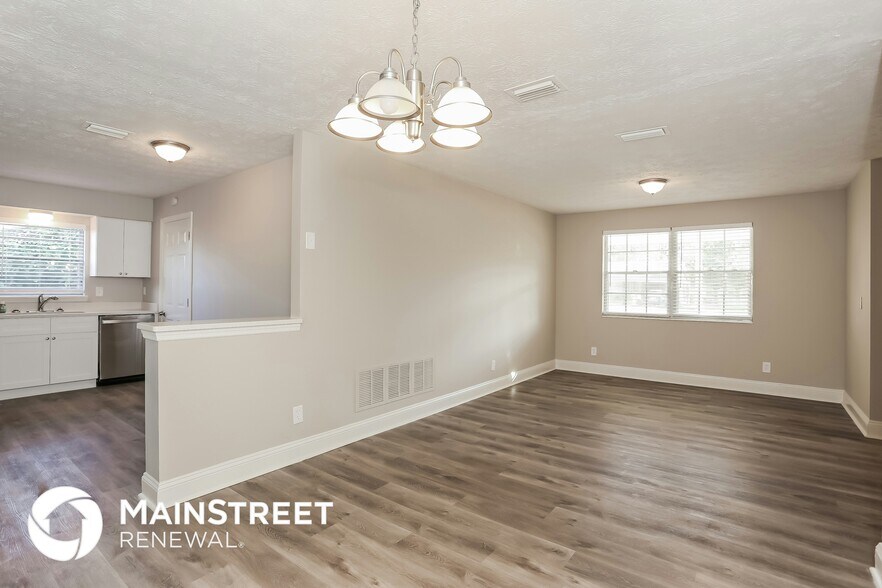 Building Photo - 7421 Deepwood Dr N