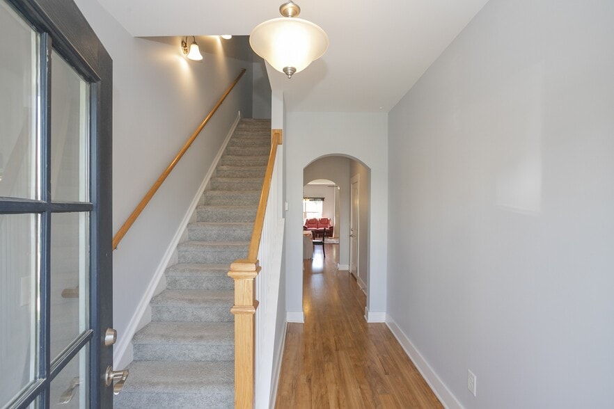 Building Photo - 2097 Orangery Dr