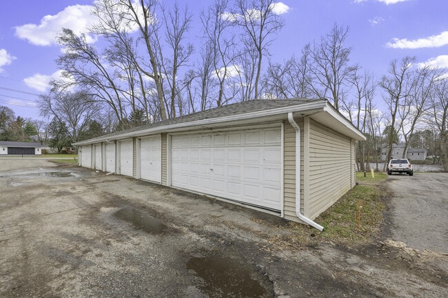 Building Photo - 2245 S Commerce Rd