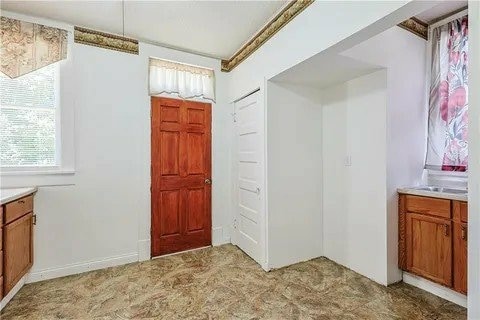 Building Photo - 619 Hamburg Ave