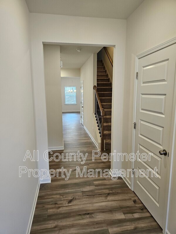 Building Photo - 256 Dupont Dr