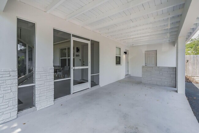Building Photo - 1065 SW 4th Terrace