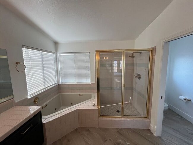 Building Photo - 22547 Cascade Dr
