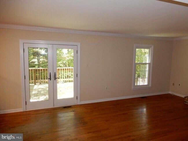 Building Photo - 7014 Maple Tree Ln