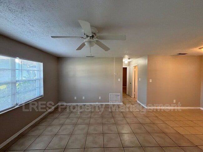 Building Photo - 2437 Chase Ave