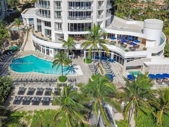 Building Photo - 17375 Collins Ave