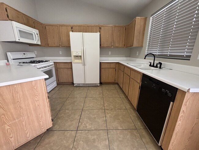 Building Photo - 4156 Abrams Ave
