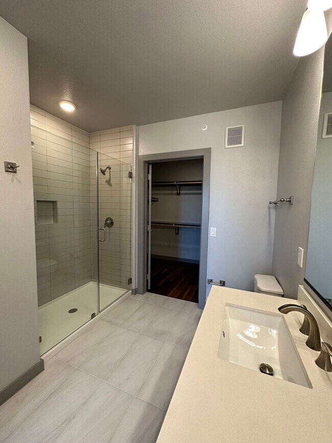 Building Photo - 632 Haversham Dr