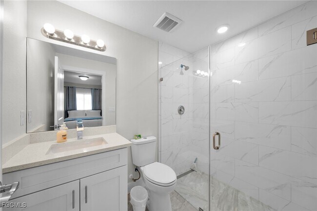 Building Photo - 901 Albany Ave