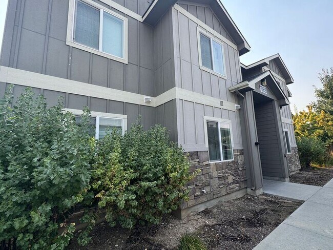 Building Photo - 10639 W Wasdale Dr