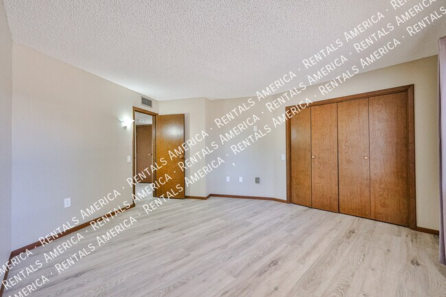 Building Photo - 13610 N 108th Dr