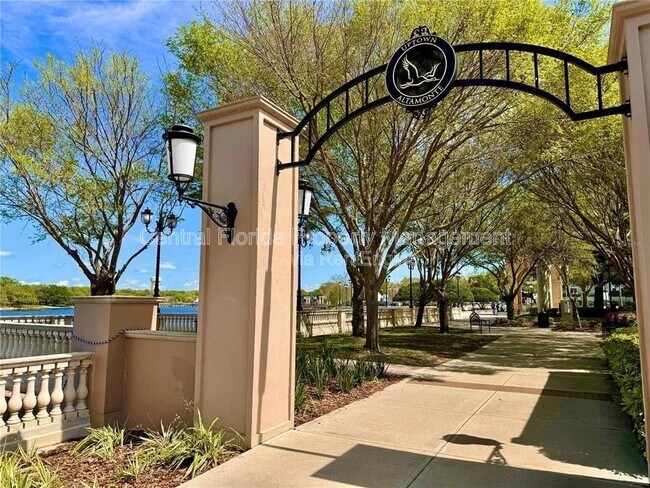 Building Photo - 120 Blue Pointe Way