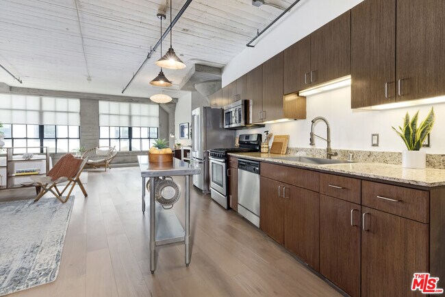 Building Photo - 200 N San Fernando Rd