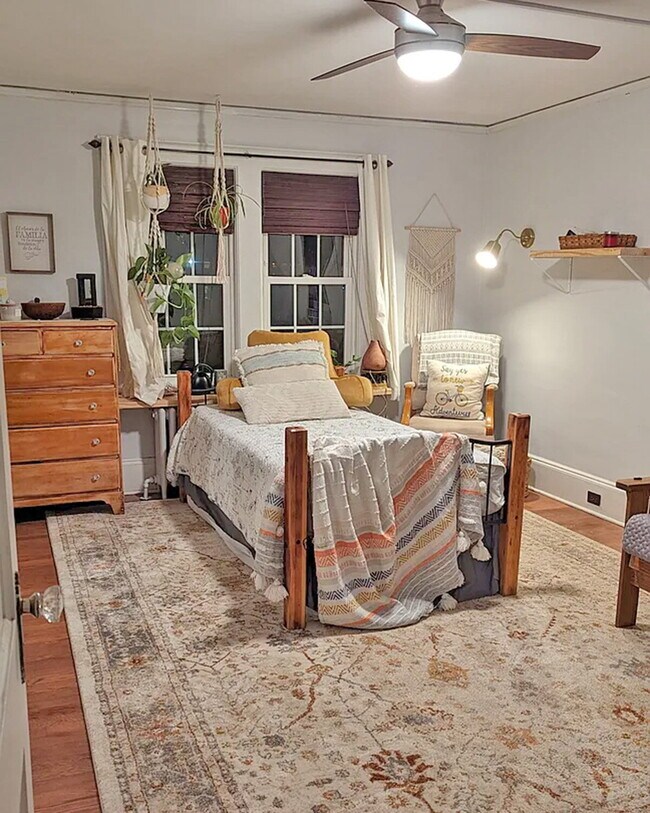 Building Photo - Charming 1950s Home Just Minutes from Downtown Harrisonburg!