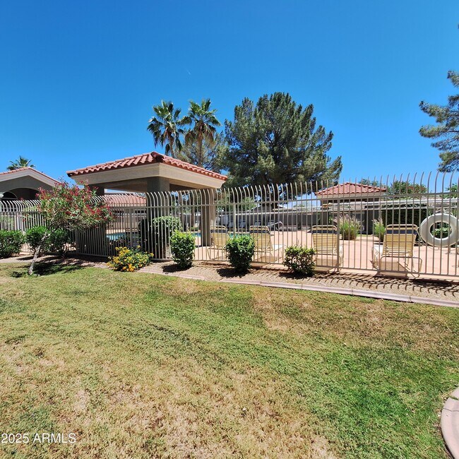 Building Photo - 2929 W Yorkshire Dr