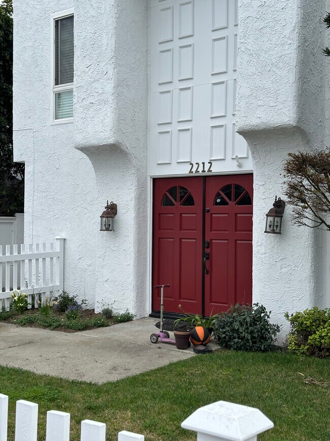 Primary Photo - 2212 Nelson Ave