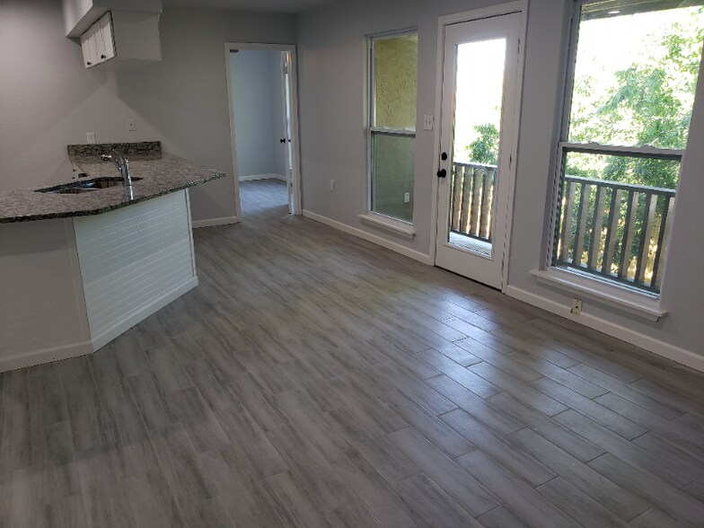 Building Photo - 7576 Windsor Oaks